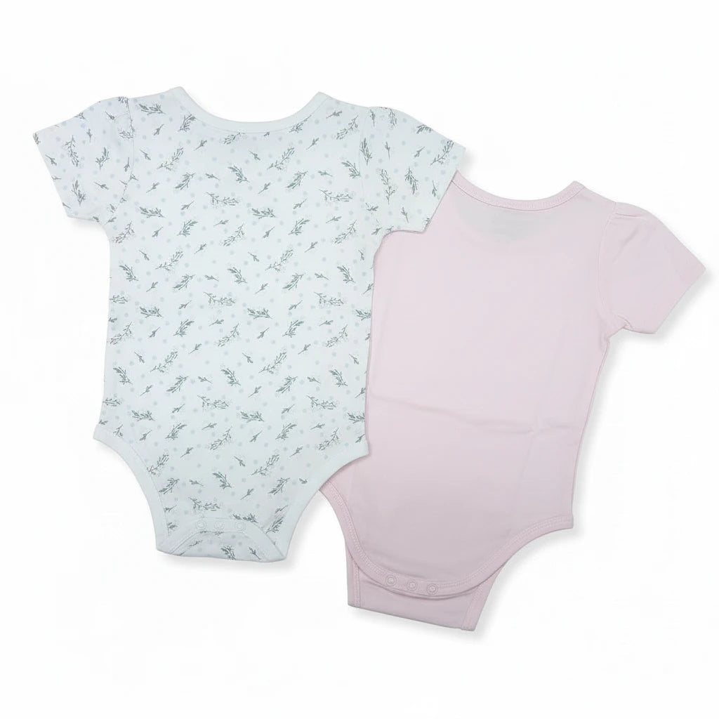 طقم سالوبيت أطفال نص كم من Unicorn Baby Store، قطعة سادة باللون الوردي وأخرى مطبوعة بنقوش نباتية رقيقة مع كباسين سفلية.